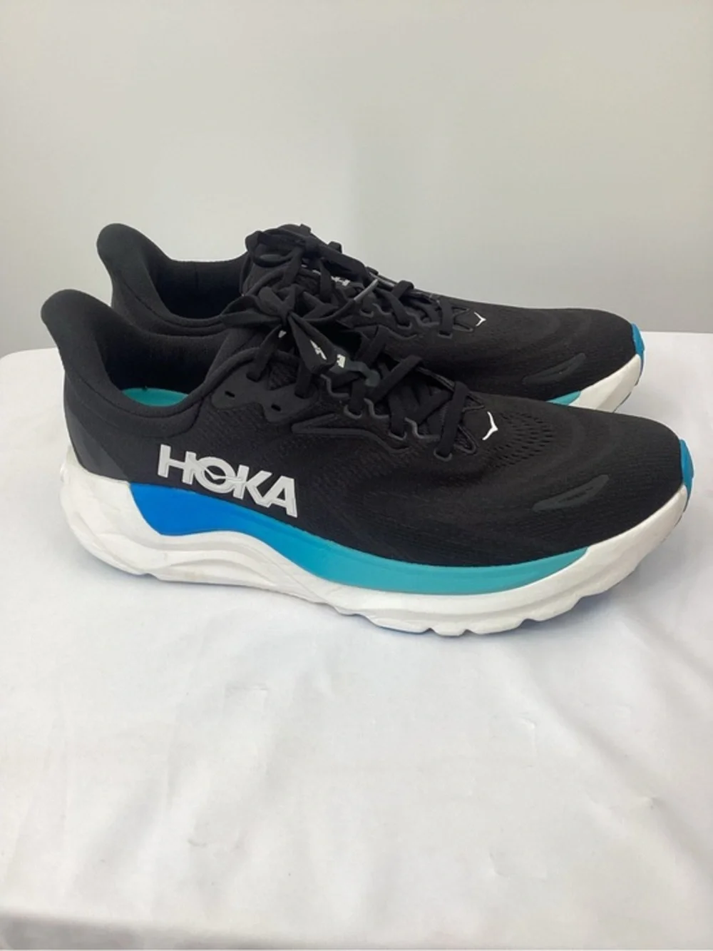 Hoka Arahi 8 Running Sneakers